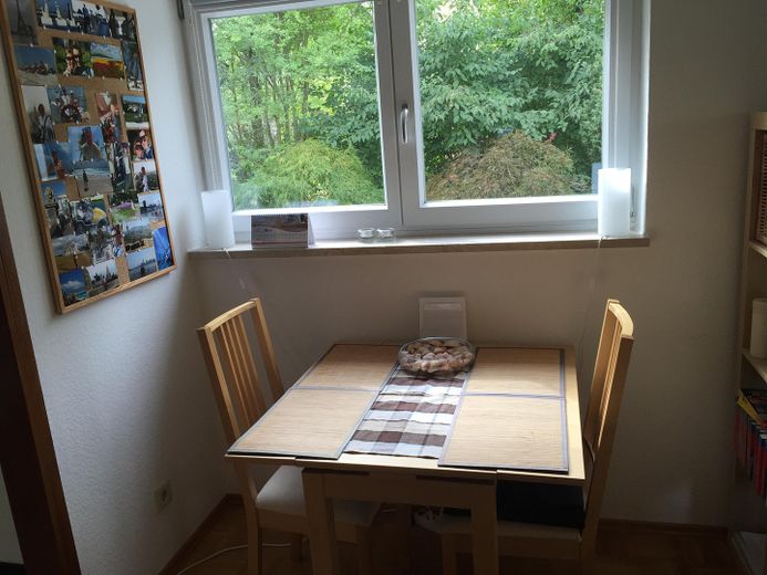 Helles,, lichtdurchflutetes Appartment am Nymphenburger Kanal – Wohnzimmer