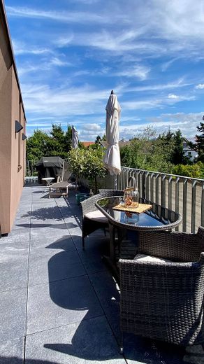 Bestens ausgestattete Maisonette-Wohnung (ca. 185 m², mit Einbauküche) in ruhiger Citylage von Bühl! – Dachterrasse / 2. OG