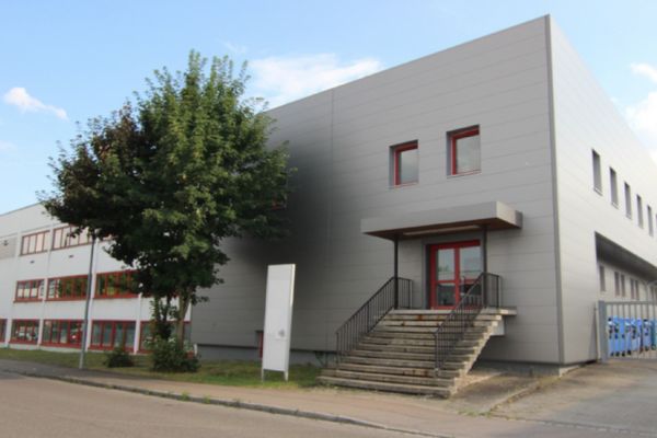 Helle und großzügige Lager & Produktionshalle, vielseitig nutzbar - TOP Lage