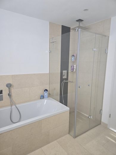 Ampio appartamento di 4 locali a Eggenstein-Leopoldshafen – Badezimmer