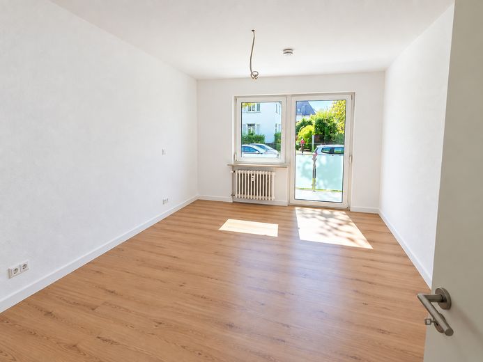 Gerenoveerd 3-kamerappartement met overdekt balkon – 5 min. naar de tram richting Straatsburg – Schlafzimmer mit Balkonzugang