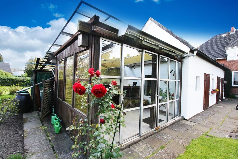 Historische Rotklinkervilla – kernsaniert mit optionalem Baugrundstück – Wintergarten Sommerhaus
