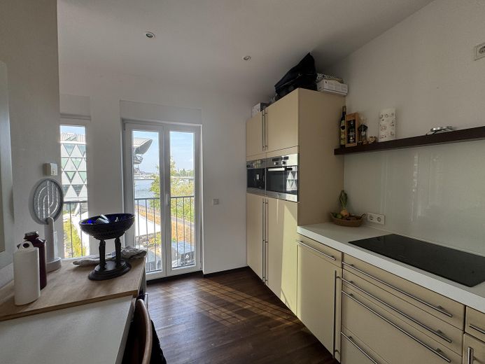 Wohnan auf dem Wasser - Exklusive 2-Zimmer Wohnung mit unverbaubaren Blick auf den Main – Moderne EBK