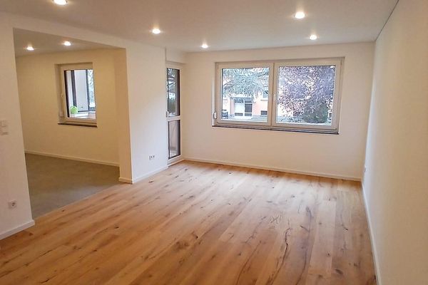 Piso de 4 habitaciones completamente renovado con balcón en Trier-Heiligkreuz – de alta calidad y listo para entrar a vivir