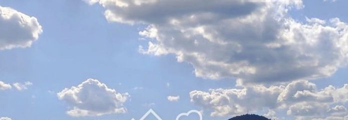 Appartement spacieux de 4 pièces avec balcon et vue panoramique sur la Forêt-Noire