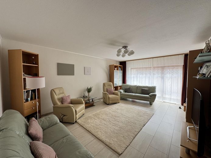 210 m² का विशाल कतारबद्ध छोर का मकान, सौना और वातानुकूलन सहित – EG - Wohnzimmer