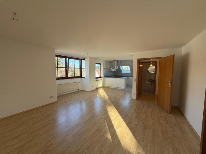 Außergewöhnliche DG-Wohnung mit viel Potential und besonderem Flair – Foto 4
