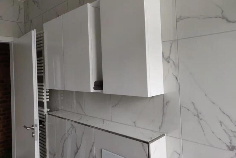 4-Zimmer SmartHome (Vollklimatisiert) - Kernsanierte Altbau-Wohnung mit Luxus Innenausstattung – Bad 2