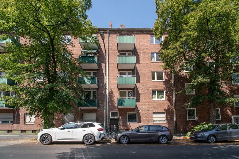 ***ERSTBEZUG NACH MODERNISIERUNG – STILVOLLE 3-ZI.-WOHNUNG MIT TAGESLICHTBAD IN DU-NEUDORF*** – AUßENANSICHT