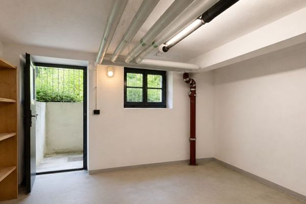 Hobbyruimte met daglicht en directe toegang via de binnenplaats in München-Neuhausen