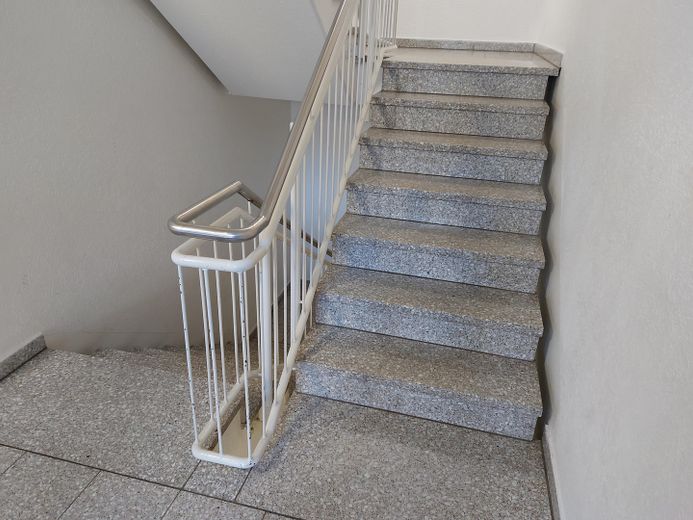 Großzügige 3-Zimmer Wohnung im 1. OG in Speyer zu vermieten – Treppenhaus