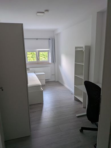 First occupancy after complete renovation: Modern shared apartment rooms (all-inclusive 550€) – individually or as a group of 4 – WG-Zimmer