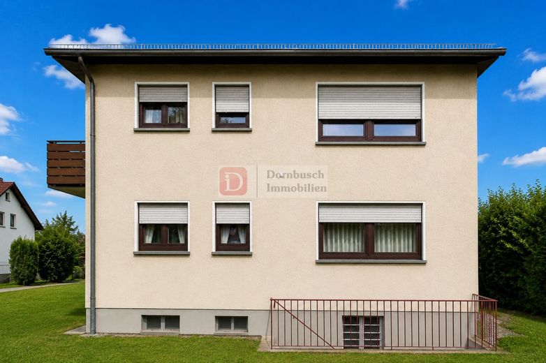 Top-Anlage!! 5-Familienhaus mit geteiltem Grundbuch, Garagen &amp; Stellplätzen – Hausrückansicht