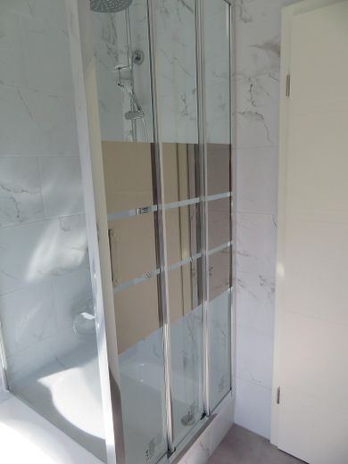*Erstbezug nach Sanierung* 4 ZKB-Whg. 104 m² mit Terrasse & optionaler EBK – Dusche