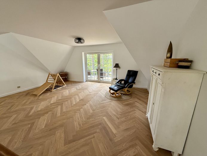 Galerie mit Zugang zum Balkon
