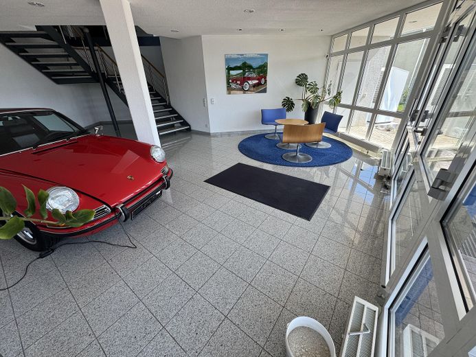 helles, modernes Büro in verkehrsgünstiger und dennoch ruhier Lage zu vermieten – Eingang Bürobereich EG
