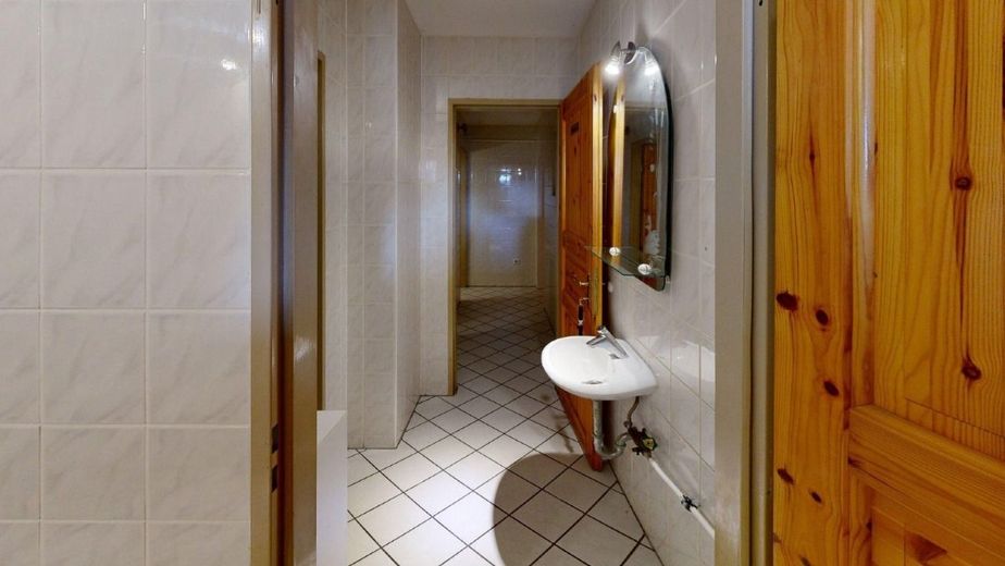 Haus mit Gewerbe + Wohnung in Köthen Innenstadt 1A-Lage - Ideal für Selbstständige oder Investoren – WC-Anlage Gewerbe