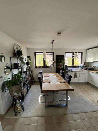Attraktive 2-Zimmer-Maisonettewohnung in bevorzugter Wohnlage von Ratingen-Lintorf zu vermieten – Küche mit Essbereich