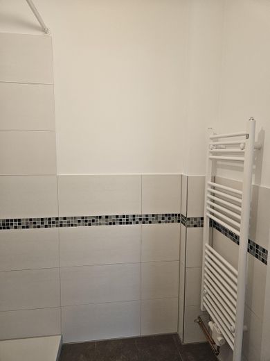Appartement spacieux et ensoleillé de 3 pièces – Badezimmer 