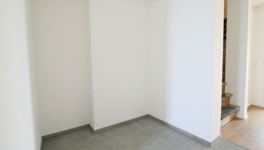 WRS Immobilien - Niederdorfelden - casa a schiera di testa come nuova con buone dotazioni + garage – Gaderobenbereich