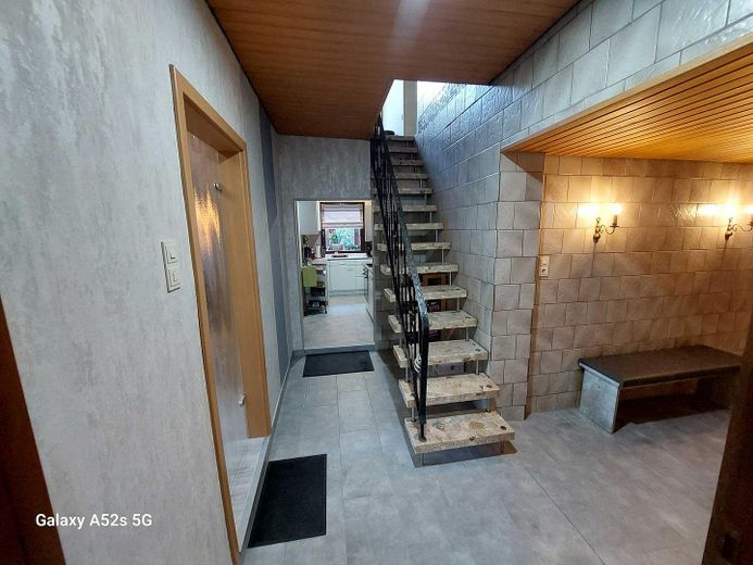 Maison individuelle avec logement indépendant, prairie en pleine nature à Friedeburg – Flur Erdgeschoss