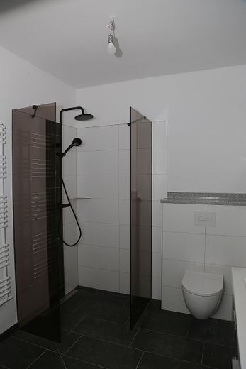 Moderna bifamiliare con giardino a Bad Elster – ideale come abitazione principale o investimento – Bad im Erdgeschoß (Gäste)