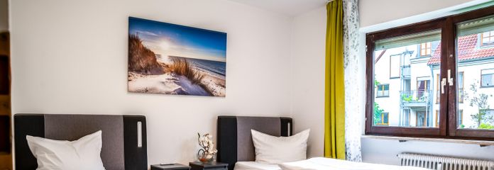 Schlafzimmer 1