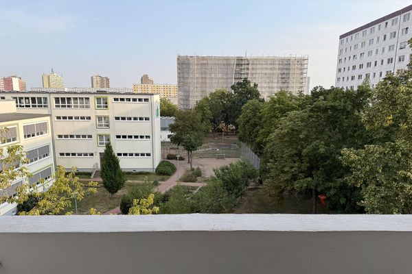हाले में उज्ज्वल अपार्टमेंट: दक्षिणमुखी बालकनी वाला धूपदार 3-कमरे का अपार्टमेंट – हाल ही में नवीनीकृत, नया शॉवर!