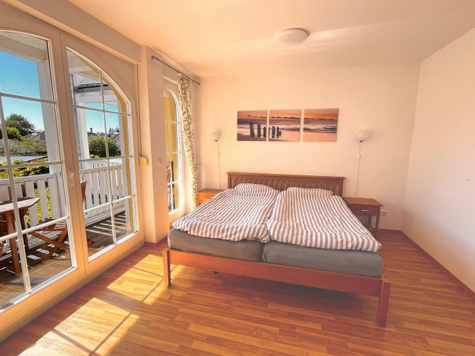Schlafzimmer mit Doppelbett