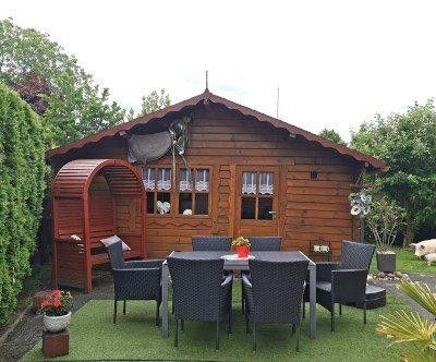 Casa bifamiliar bien cuidada en ubicación privilegiada, tranquila y céntrica. - Weener - – Blockhütte im Garten
