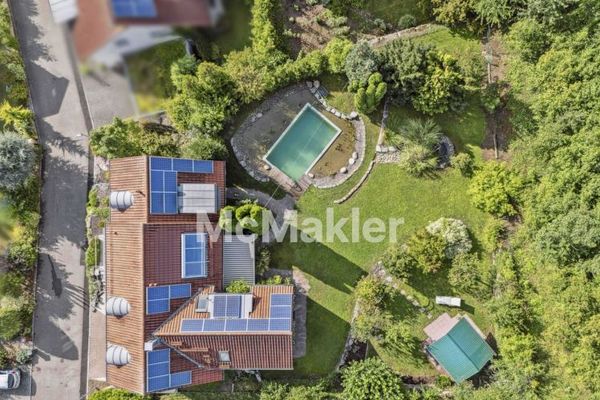 Mediterranes Flair und Lebensgefühl am Feldrand: Exklusive Villa mit Pool und Panorama