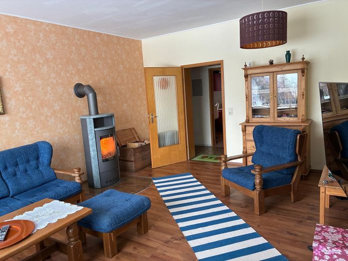 Haus im Grünen mit unverbaubarem Blick über den Frankenwald in ruhiger Lage – Wohnzimmer UG