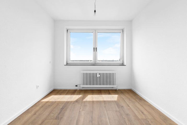 1093 Moderne 3-Zimmer-Wohnung mit Loggia und Skylineblick – Zimmer 3