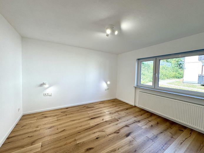 Kernsanierte 3-Zimmer-Wohnung am Bodensee, Balkon, Provisionsfrei – Schlafzimmer