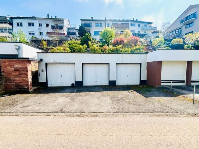 Toplage trifft Vision – Mehrfamilienhaus mit Ausbaureserve, Weitblick und vier Garagen – Foto 1