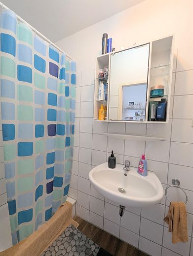 Düsseldorf-Eller’de kendine ait terası ve bahçesi bulunan büyüleyici 1 odalı eski yapı dairesi – Bad Dusche