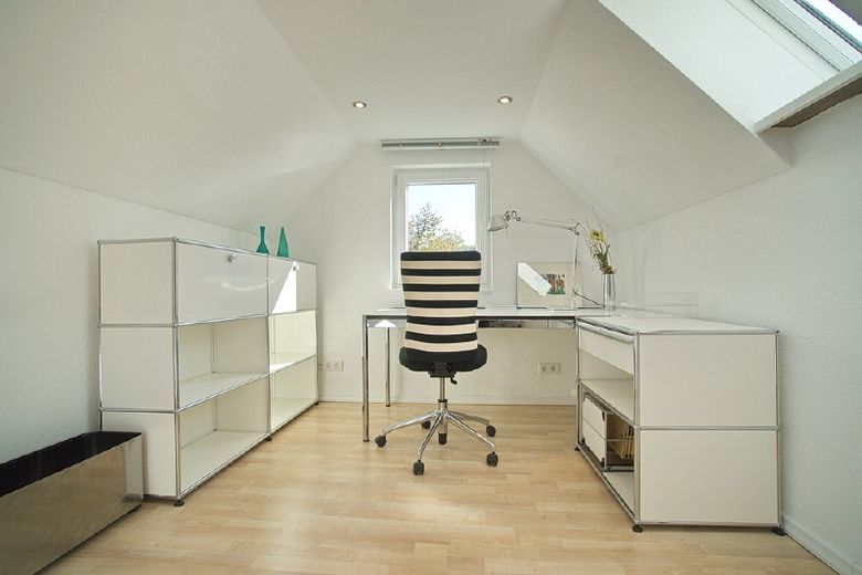 Charmantes kleines Haus im Grünen, renoviert und gut möbliert, PKW-Stellplatz möglich – 05b85695641f2c7c0e37d146efc66d9bf64ebbc5.jpg