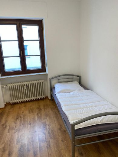 Appartement met binnenplaats en parkeerplaats – Foto 2