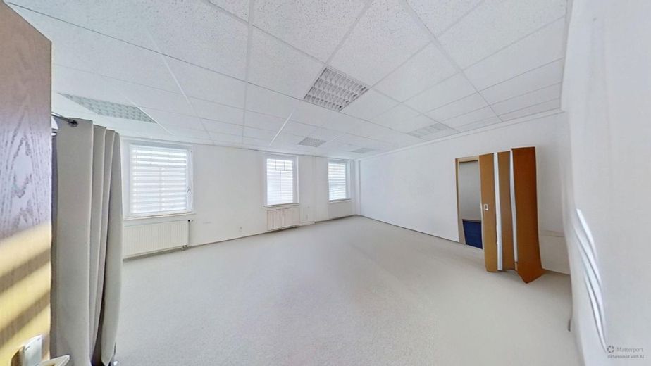 Großzügige Büroeinheit im 1. Obergeschoss in gepflegtem Geschäftshaus – 3. Büroraum