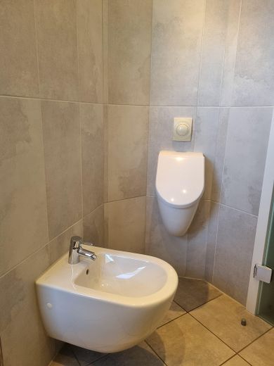 Appartamento di 3,5 locali, terrazza sul tetto di 98 m², veranda, garage doppio – separates WC