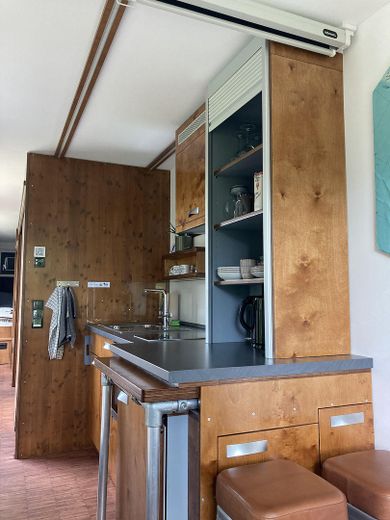 Kiralık arsa üzerinde kullanıma hazır, yüksek kaliteli konteyner Tiny House (ana ikametgâh olarak kullanılabilir) – Einbauküche