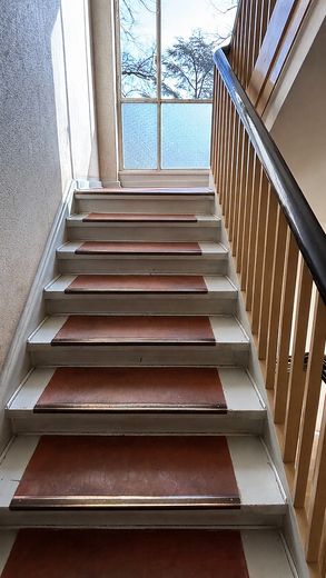 Leerstehende möblierte Wohnung nahe Innsbrucker Platz - direkt einziehen! – Treppenhaus