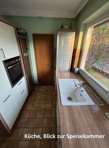 Architektenhaus in ruhigem Wohnviertel für Familie mit HomeOffice – Küche 3