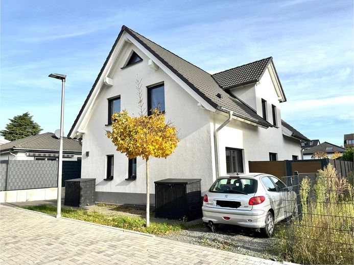 Modernes freistehendes Einfamilienhaus von 2019 mit großem Garten, zentral – Foto 21
