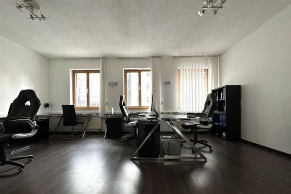 CO-CITY ** Офісні приміщення на 1-му поверсі ** з липня приблизно 97 кв.м **