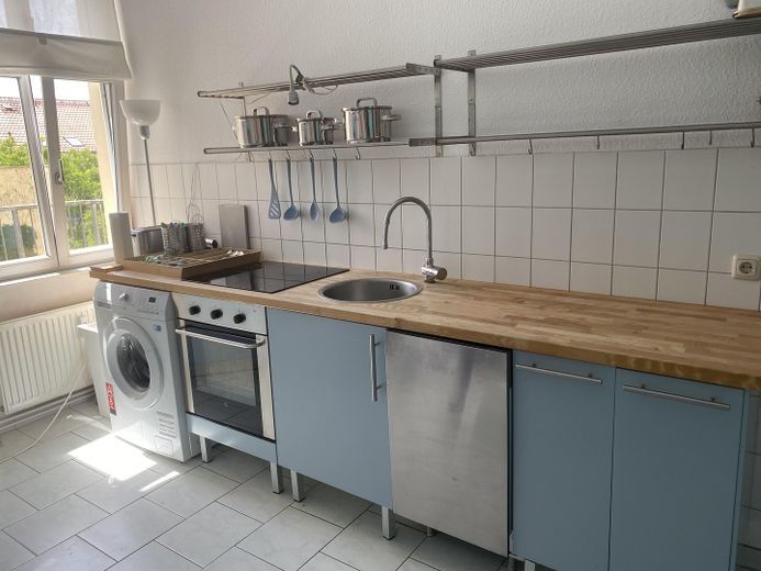 108 m² Altbauwohnung mit 30 m² Dachterrasse und zwei Balkonen im Samariterviertel – Foto 4