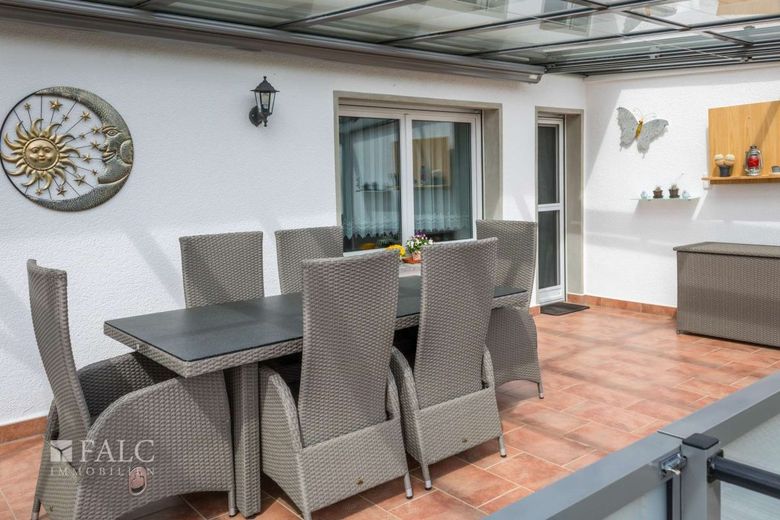 Hochwertige und sehr gepflegte DHH in Kölleda – Überdachter Balkon
