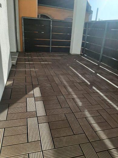Lichtdurchflutete 4-Zi.-Whg. mit Balkon und Einbauküche – Balkon