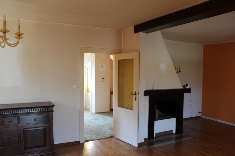 Wohnzimmer mit Kamin