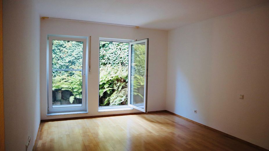 Mieszkanie dwupoziomowe z 3 pokojami i ogrodem, spokojna i centralna lokalizacja w Niederradzie – Schlafzimmer